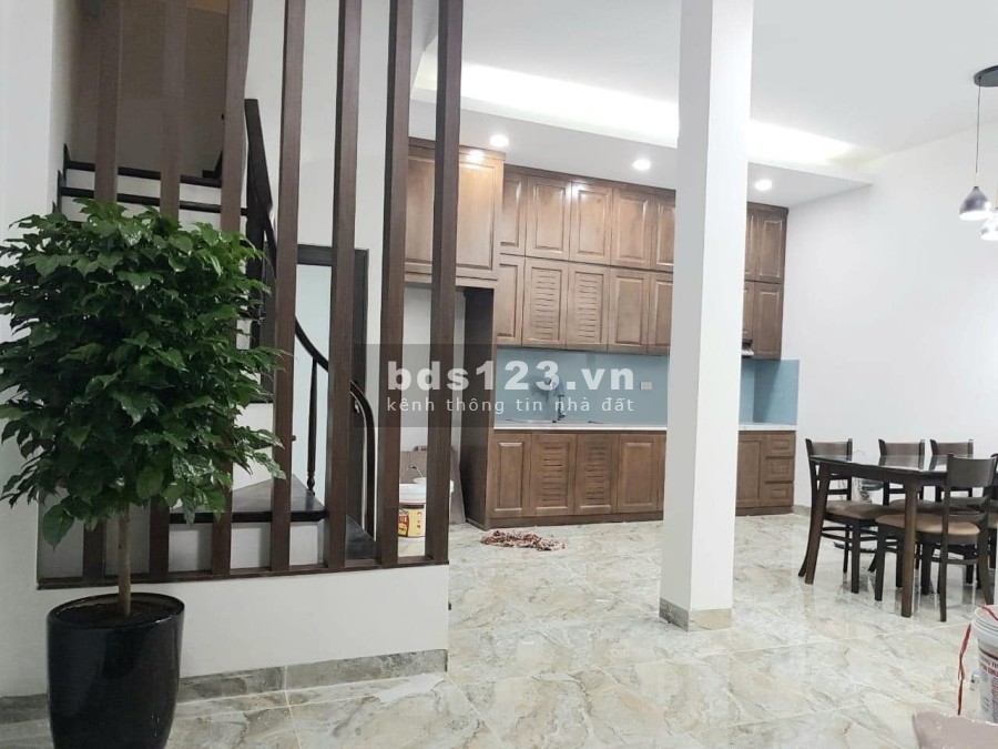 Nhà mặt tiền rộng 6m, dtsd 50m2 4 tầng ngõ 445 Nguyễn Khang chỉ 5,2 tỷ, LH 0392969999