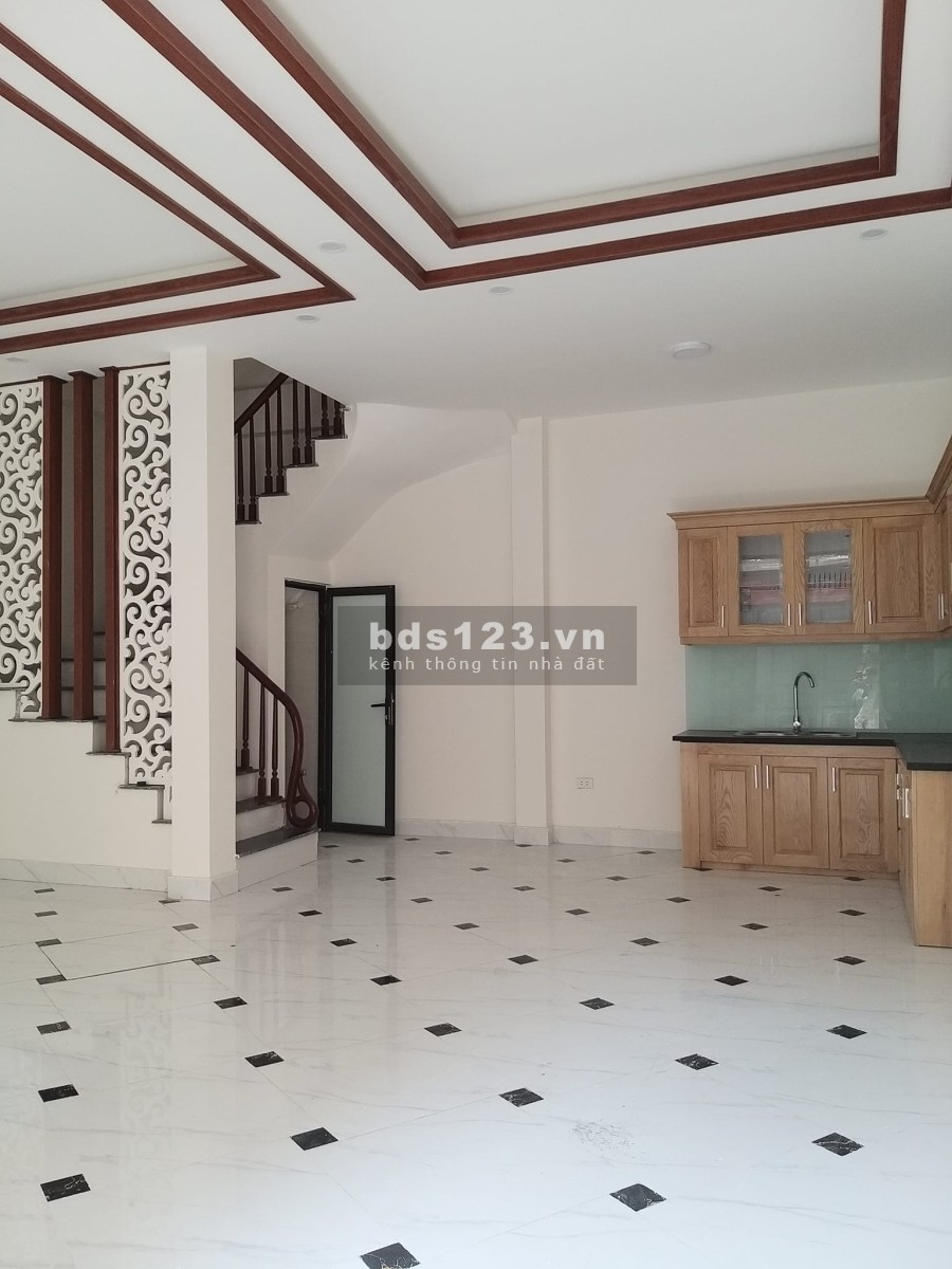 Bán nhà nguyên căn Nguyễn Chính diện tích 45m2, 5 tầng, mặt tiền 6.5m, giá bán 5.3 tỷ, lhcc