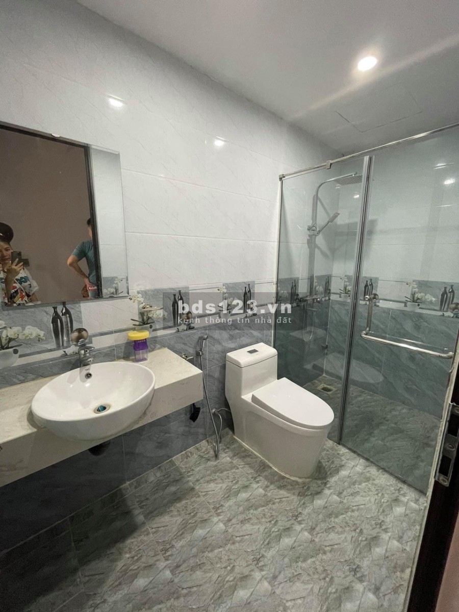 Bán nhà Hồng Tiến, an sinh đỉnh, dtsd 50m2, 5 tầng mt 4m giá chỉ hơn 4 tỷ, pháp lý rõ ràng