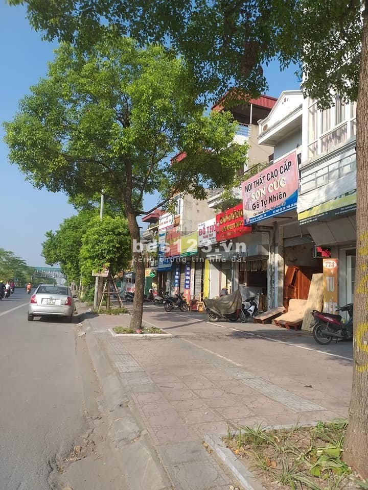 Bán gấp nhà dt 84m2, 3 tầng giá 13x tỷ mặt phố Ngô Gia Tự Long Biên, vỉa hè rộng kinh doanh