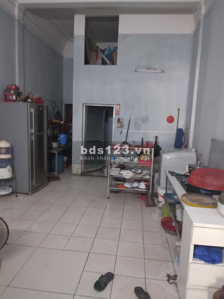 Bán gấp nhà dt 84m2, 3 tầng giá 13x tỷ mặt phố Ngô Gia Tự Long Biên, vỉa hè rộng kinh doanh