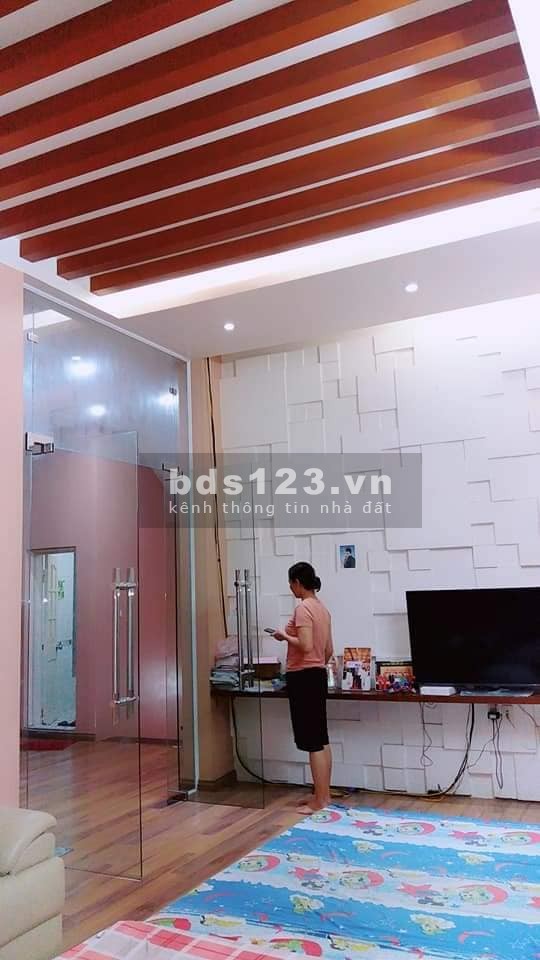 Bán nhà La Khê đưởng rộng có gara ô tô sổ dt 100m2 giá bán 7.3 tỷ, đúc 3 tầng kiên cố