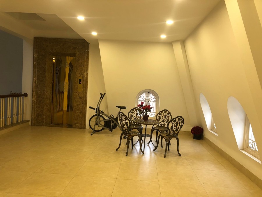 Bán biệt thự phố Bồ Đề Quận Long Biên ô tô tránh diện tích 240m2 mặt tiền 10m giá 18 tỷ