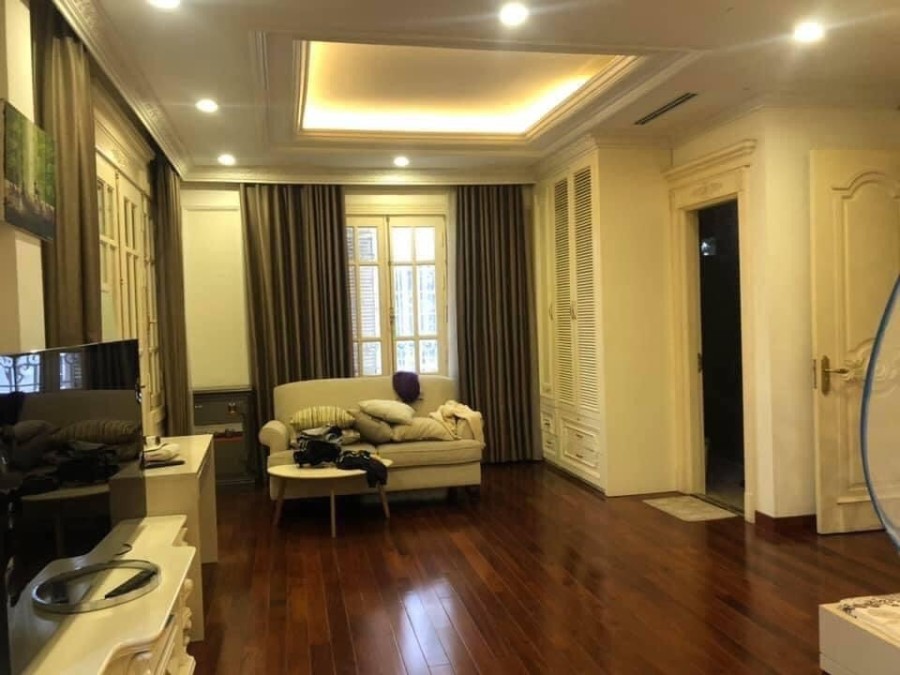 Bán biệt thự phố Bồ Đề Quận Long Biên ô tô tránh diện tích 240m2 mặt tiền 10m giá 18 tỷ