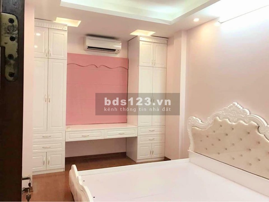 Bán nhà Quận Hoàng Mai, giá rẻ dtsd 40m2, 5 tầng kinh doanh ô tô tránh, giá bán 4 tỷ