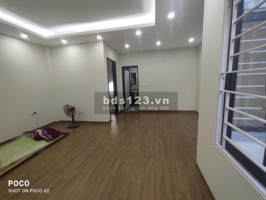 (Cực hiếm) - bán nhà Cầu Giấy, 3 bước ra phố, tiện ích ngập tràn MT 4,2m, 50m2 giá tốt