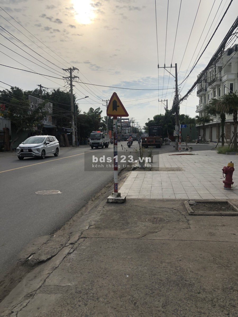 Nhà vị trí đẹp, Kinh doanh tốt, mặt tiền đường 22/12 Thuận An khu sầm uất, xe ra vào nhiều