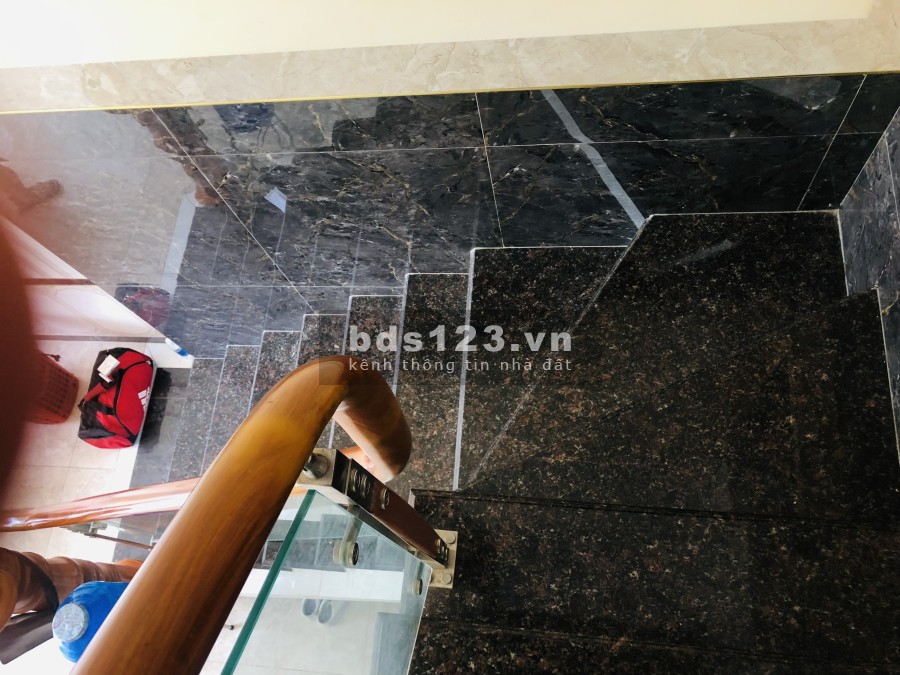 Cho thuê nhà gần chợ 1 trệt 1 lầu diện tích sử dụng 100m2, ký hợp đồng chính chủ, bàn giao ngay