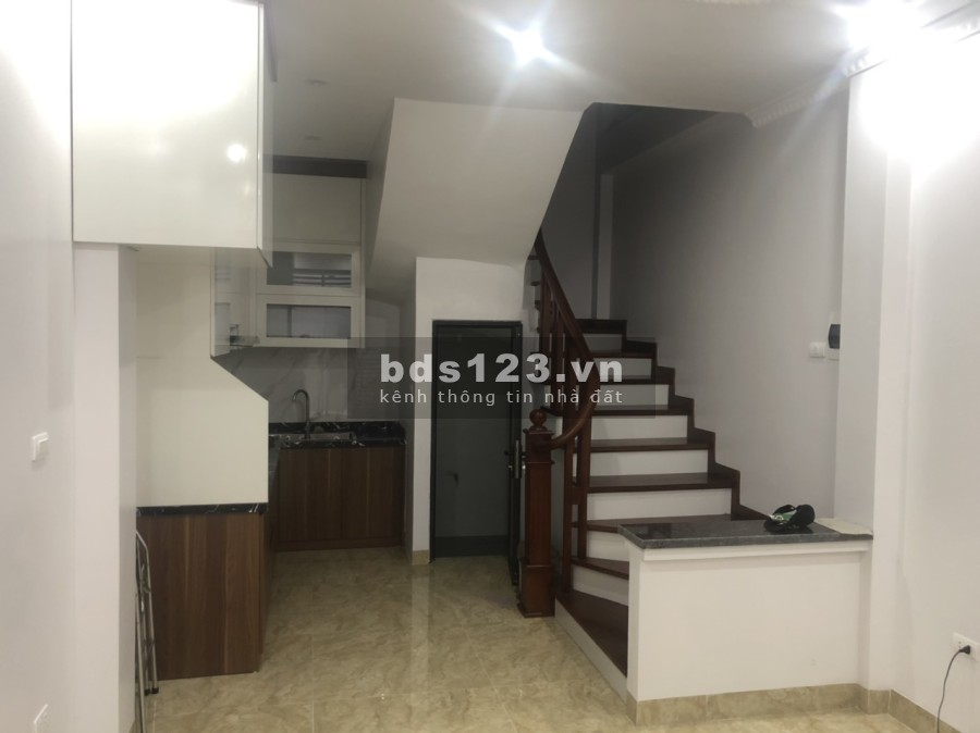 (Cực hiếm) - bán nhà Cầu Giấy, 3 bước ra phố, tiện ích ngập tràn MT 4,2m, 50m2 giá tốt