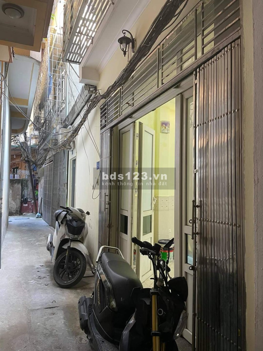 Nhà gần chợ Quan Nhân Quận Thanh Xuân diện tích sử dụng 37m2 3 tầng đúc giá 3.25 tỷ