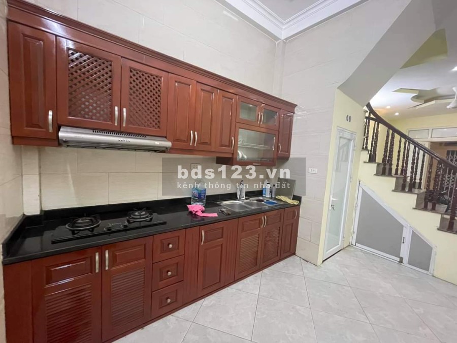 Nhà gần chợ Quan Nhân Quận Thanh Xuân diện tích sử dụng 37m2 3 tầng đúc giá 3.25 tỷ