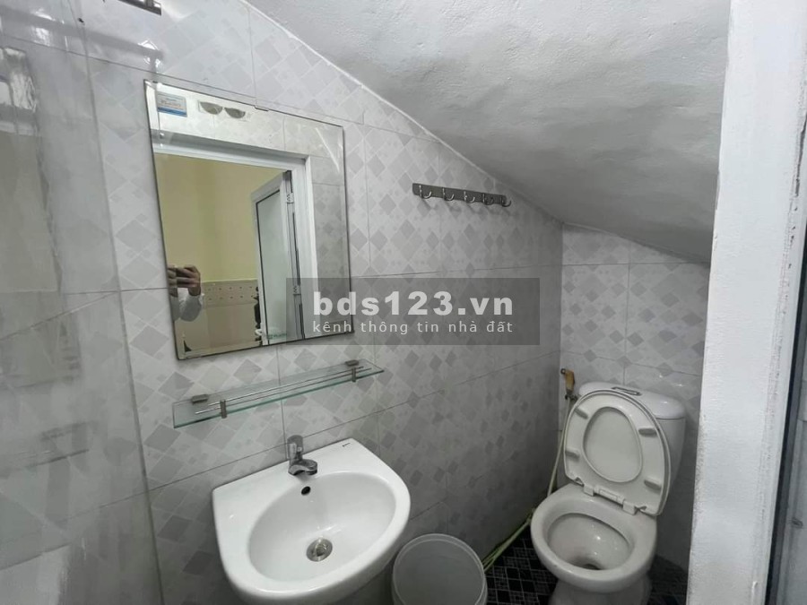 Nhà gần chợ Quan Nhân Quận Thanh Xuân diện tích sử dụng 37m2 3 tầng đúc giá 3.25 tỷ