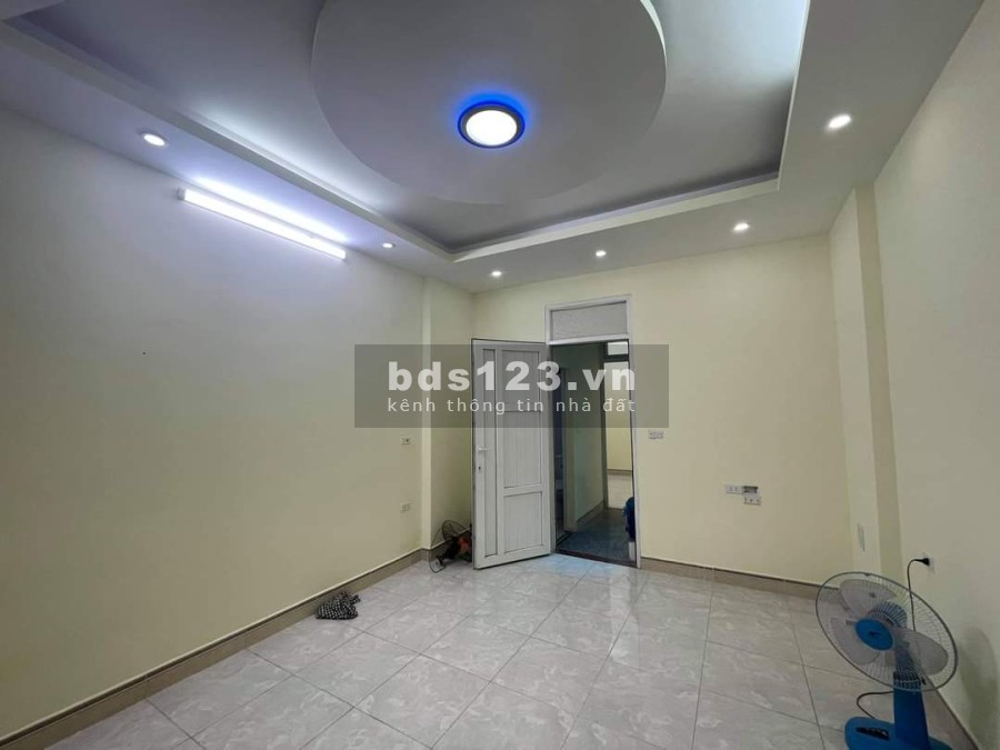 Nhà gần chợ Quan Nhân Quận Thanh Xuân diện tích sử dụng 37m2 3 tầng đúc giá 3.25 tỷ