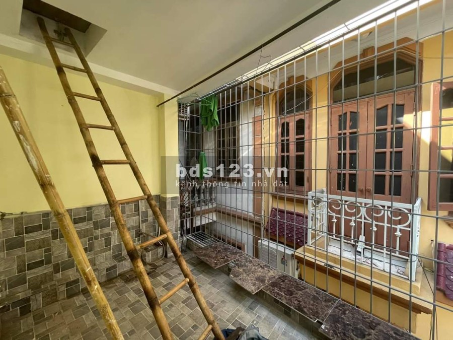 Nhà gần chợ Quan Nhân Quận Thanh Xuân diện tích sử dụng 37m2 3 tầng đúc giá 3.25 tỷ