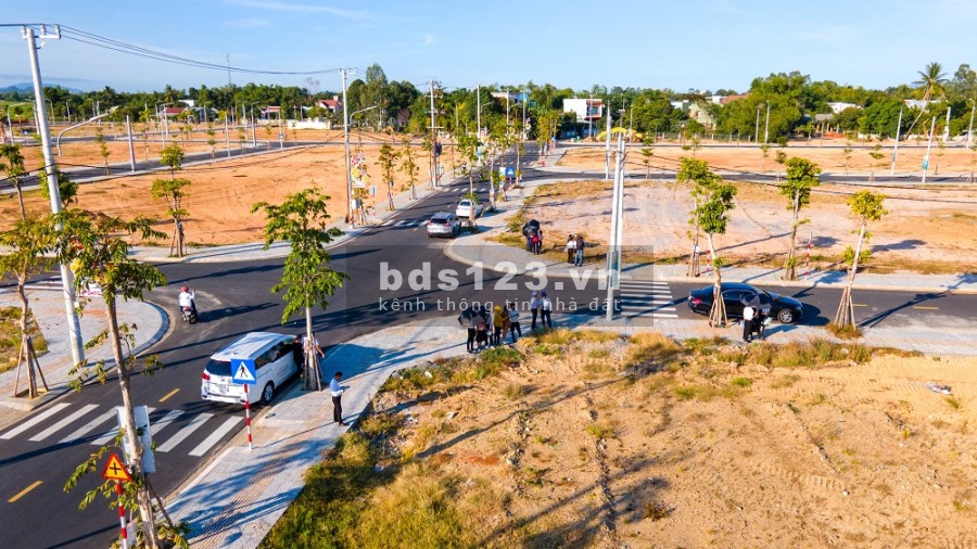 Chính chủ cần tiền bán nhanh lô đất 150m2 mặt tiền đường nhựa 12m trung tâm huyện