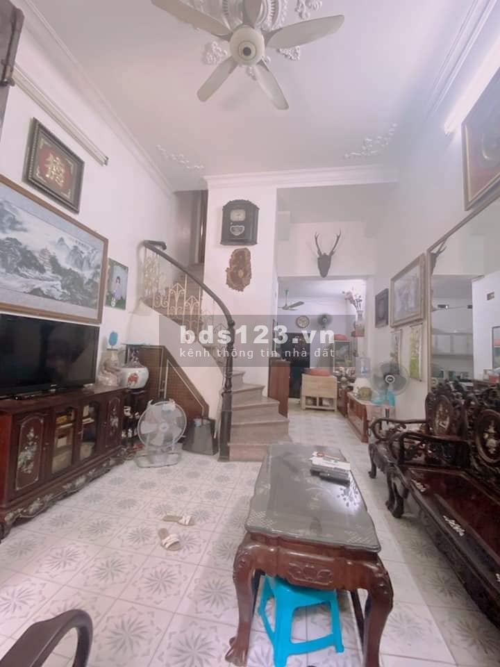 Bán nhà phố Hoàng Ngân, view gần hồ ngõ rộng thoáng điện tích rộng tầm tiền hiếm, khu dân cư