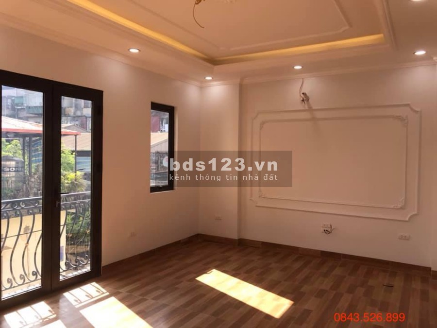 Bán nhà phố Hoàng Mai, gara ô tô - ngõ thông - lô góc, 35m2 nhỉnh 4 tỷ.