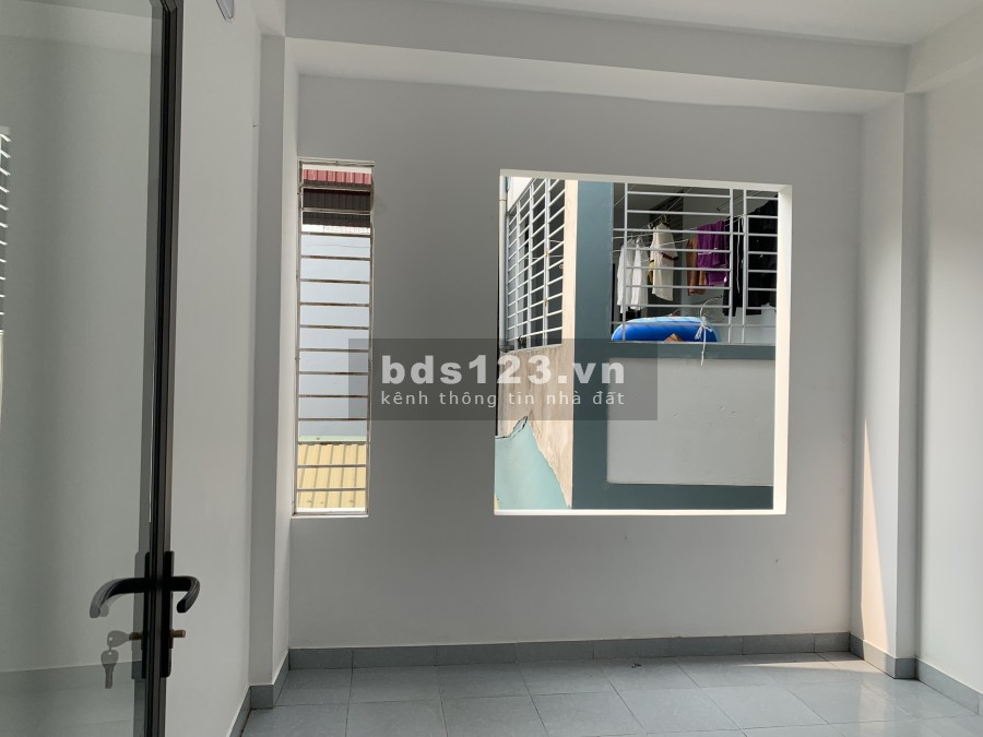 Bán gấp nhà Trung Tâm Cầu Giấy, dt 40m2, 4 tầng nội thất sang trọng, 2 mặt thoáng, gần ô tô