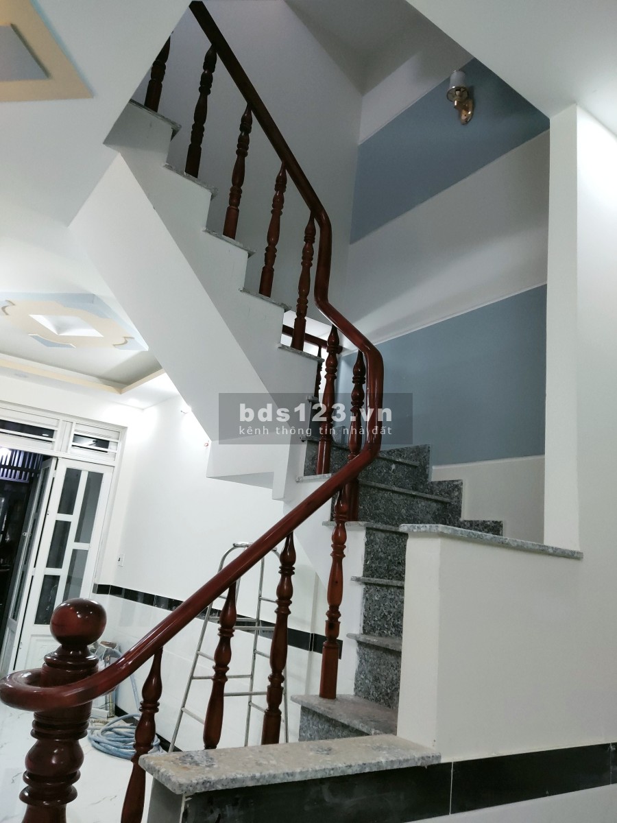 Chính chủ sổ hồng riêng Hiệp Thành 13 Quận 12, 2 lầu 4 phòng ngủ hxh giá bán 2,45 tỷ