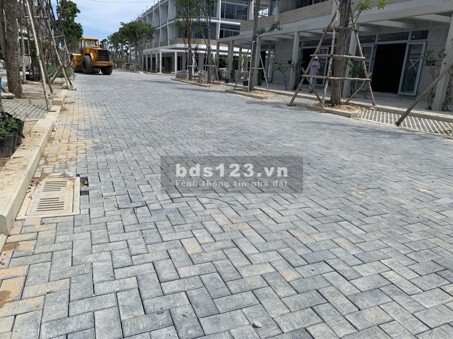 Shophouse 2 mặt tiền thuận tiện kinh doanh và cho thuê tại khu giải trí.