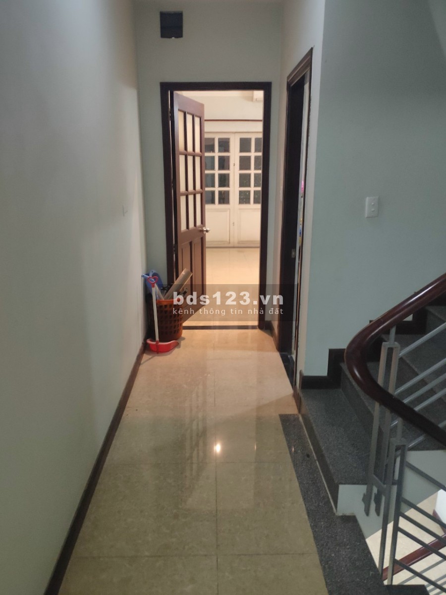 Cho thuê nhà nguyên căn Mt Hoa Phượng Phường 7 Phú Nhuận. 4x16m hầm trệt lửng 2 lầu