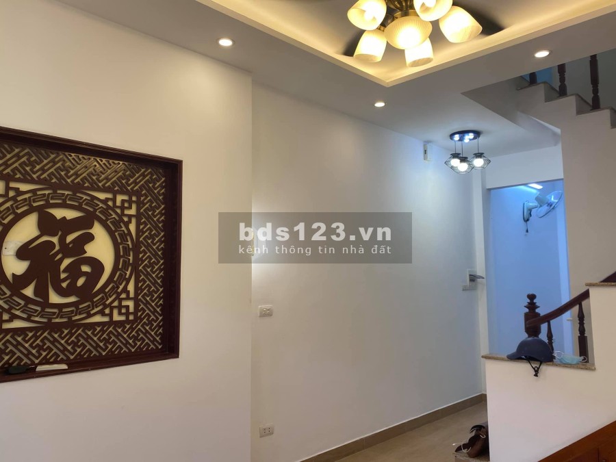 Bán nhà nguyên căn Trung Kính, hiếm có vị trí đẹp, nhà đẹp long lanh, diện tích 37m2, 4,3 tỷ
