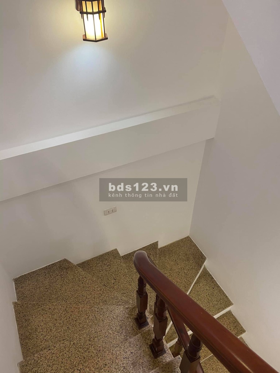 Bán nhà nguyên căn Trung Kính, hiếm có vị trí đẹp, nhà đẹp long lanh, diện tích 37m2, 4,3 tỷ