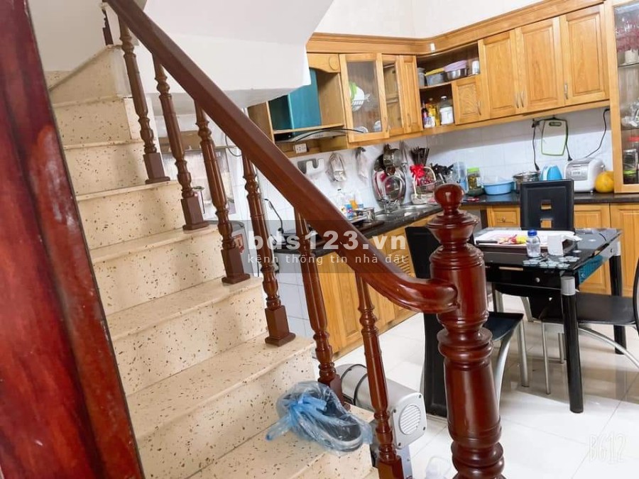 Ngõ ô tô tránh ngõ thoáng đẹp nhà cách mp Ngọc Thụy 30m dt 109m2 giá bán 5,5 tỷ