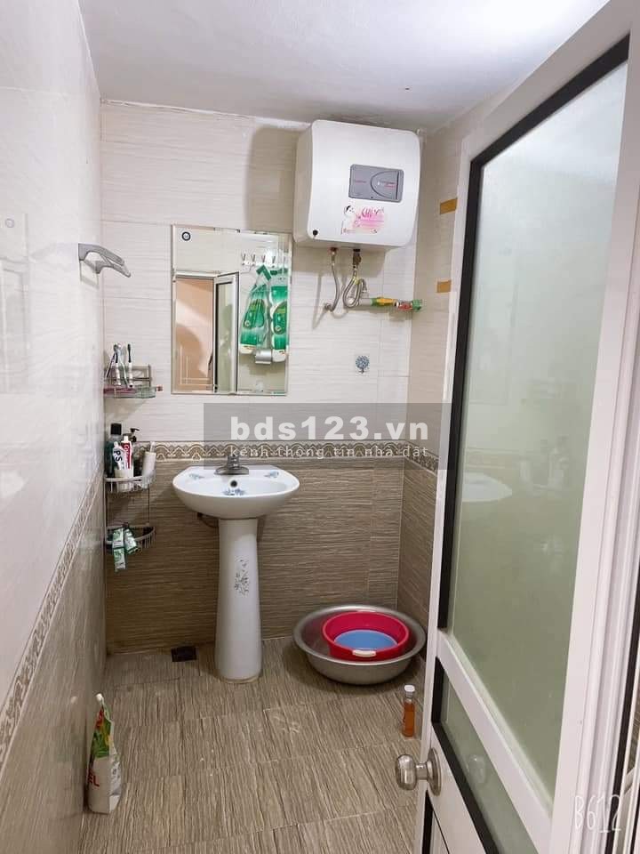 Ngõ ô tô tránh ngõ thoáng đẹp nhà cách mp Ngọc Thụy 30m dt 109m2 giá bán 5,5 tỷ