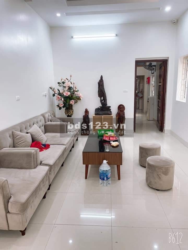 Ngõ ô tô tránh ngõ thoáng đẹp nhà cách mp Ngọc Thụy 30m dt 109m2 giá bán 5,5 tỷ