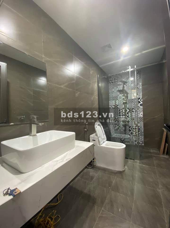 Bán Nhà Hoàng Mai dt 32m 5 tầng, mặt tiền 3.5m ô tô đỗ cửa, nhà siêu đẹp, giá chỉ 3.5 tỷ