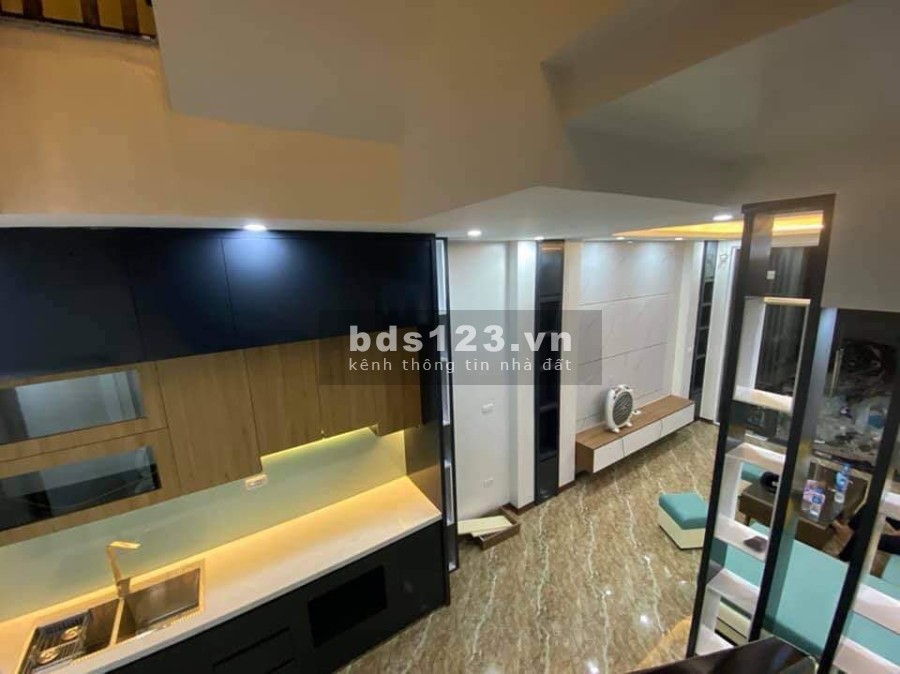 Bán Nhà Hoàng Mai dt 32m 5 tầng, mặt tiền 3.5m ô tô đỗ cửa, nhà siêu đẹp, giá chỉ 3.5 tỷ