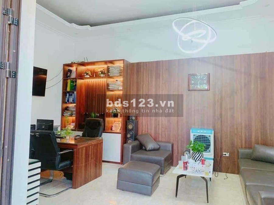 Lô góc, nhà đẹp, sẵn khuôn viên giá đầu tư chỉ 3 tỷ đường lớn, xe ra vào thoải mái