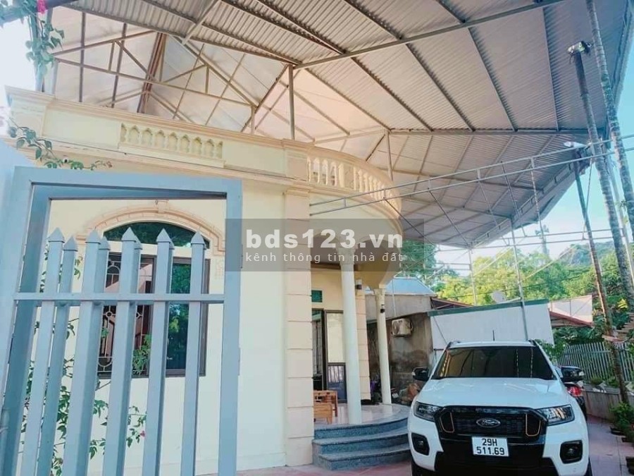 Lô góc, nhà đẹp, sẵn khuôn viên giá đầu tư chỉ 3 tỷ đường lớn, xe ra vào thoải mái