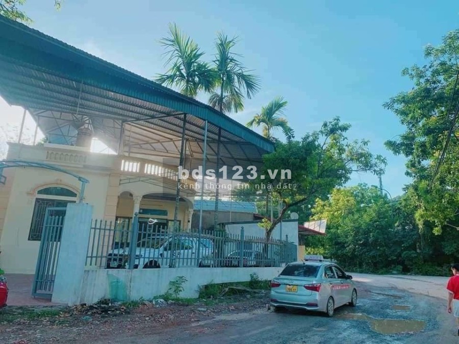 Lô góc, nhà đẹp, sẵn khuôn viên giá đầu tư chỉ 3 tỷ đường lớn, xe ra vào thoải mái