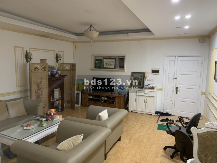 Cho thuê chung cư Vườn Xuân Nguyễn Chí Thanh, căn 3 ngủ, 127m2, full đồ, 15 triệu/tháng. LH 0377983070