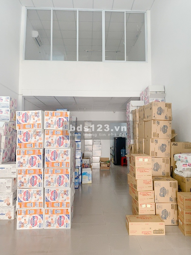 Cho thuê nhà HXT Nguyễn Hồng Đào, Phường 14, Tân Bình. 4x16m cầu thang cuối nhà - Trước nhà có bãi đậu xe hơi
