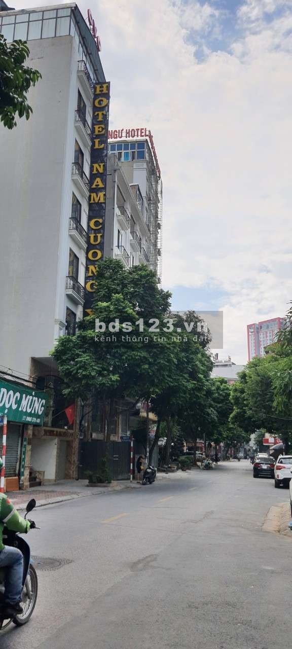 Bán Nhà Mặt Phố Trần Quốc Vượng, DT 126m, Sổ đỏ CC, Giao Dịch Ngay.