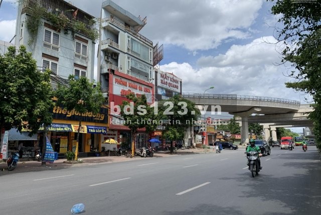 Nhà dòng tiền mặt Quốc Lộ 32 Nhổn, 13 phòng, diện tích 100m2, 4,5 tầng giá chỉ 70 triệu/m2