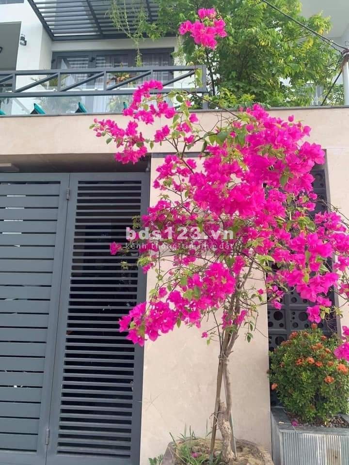 Nhà dòng tiền mặt Quốc Lộ 32 Nhổn, 13 phòng, diện tích 100m2, 4,5 tầng giá chỉ 70 triệu/m2