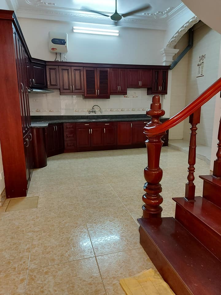Giá bán chỉ 6.5 tỷ diện tích 65m2, đúc 4 tầng kiên cố nhà đẹp ở luôn ngay chùa Láng, Quận Đống Đa