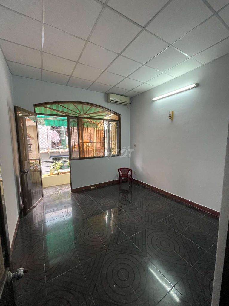 Bán nhà Hẻm 4m Lạc Long Quân, F8, Quận Tân Bình, diện tích 80m2 giá bán 4 tỷ sổ sẵn