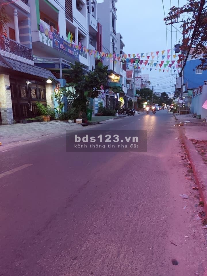 Bán nhà Đ.số 18 Gò Vấp, 81m2, 4 lầu, sát bên chợ HTT, tặng hết NT, 6.2 tỷ.