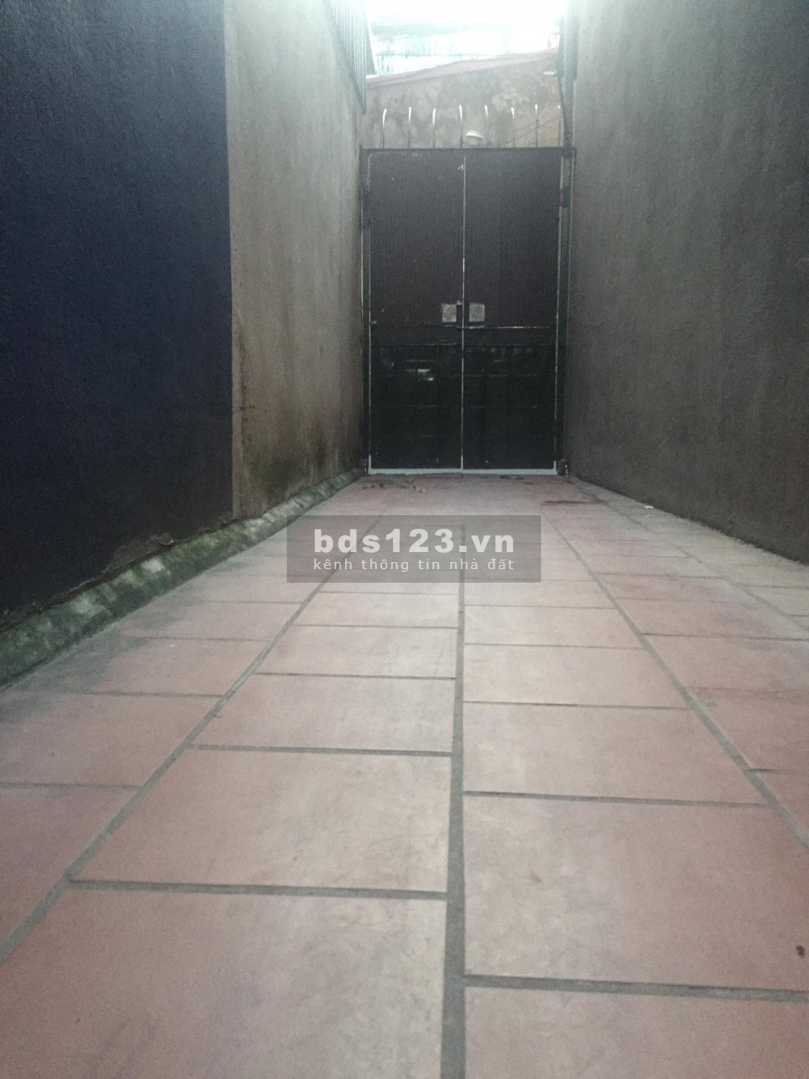 Bán đất tặng nhà Phố Tân Mai 31m2x2T, MT 4.6m, Giá 1.98 tỷ
