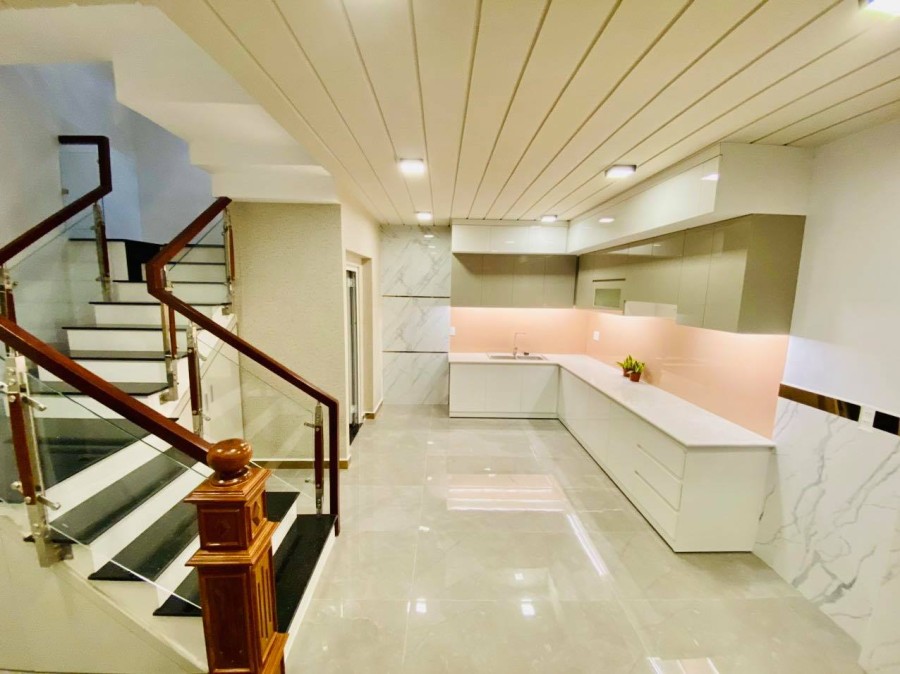 Nhà hẻm xe tải Dương Quảng Hàm, Gò Vấp, 5 Lầu bê tông cốt thép ở hay kinh doanh đều tốt