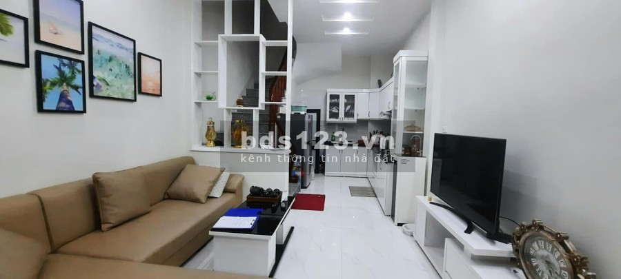 Bán gấp nhà Mai Dịch, 38m2, ngõ rộng sạch sẽ, gần ô tô, giá 3.1 tỷ