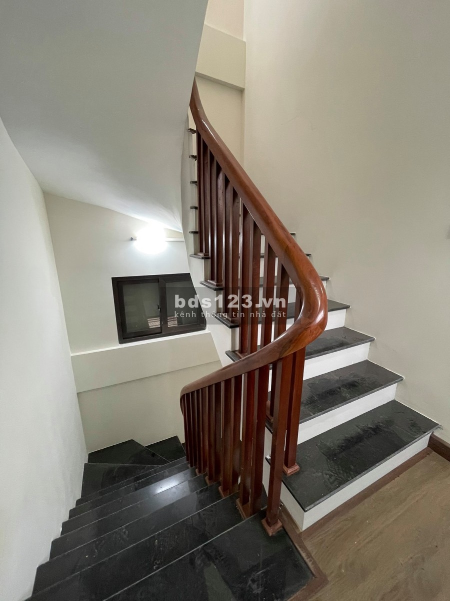 Bán nhà Minh Khai, ngay sau Quận Bắc Từ Liêm, lô góc, ô tô đỗ cửa, 42m2 giá chỉ 2.15 tỷ
