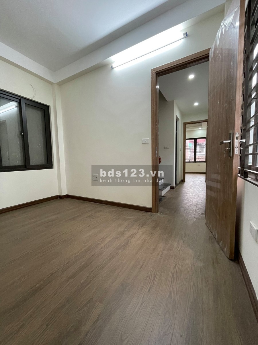 Bán nhà Minh Khai, ngay sau Quận Bắc Từ Liêm, lô góc, ô tô đỗ cửa, 42m2 giá chỉ 2.15 tỷ