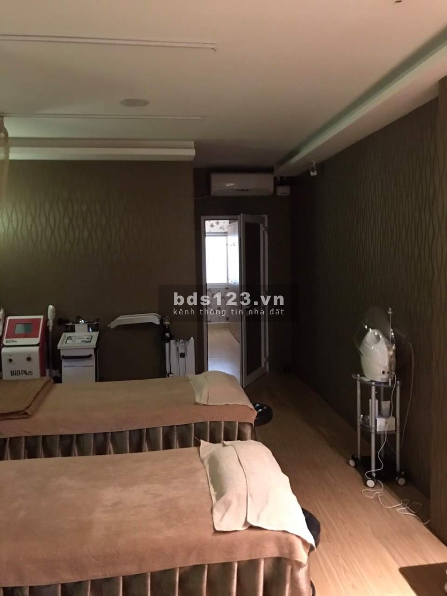 Bán nhà mặt tiền Nguyễn Hữu Cảnh 5 tầng đúc, thang máy, sẵn dòng tiền hàng tháng