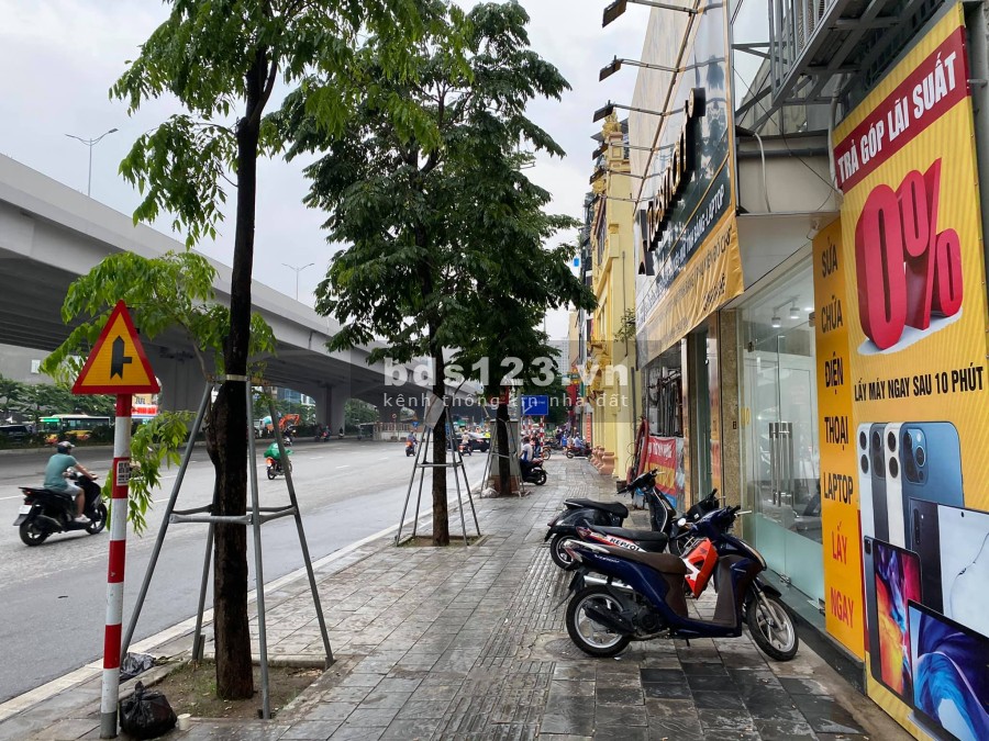 Bán gấp nhà Mai Dịch, 38m2, ngõ rộng sạch sẽ, gần ô tô, giá 3.1 tỷ